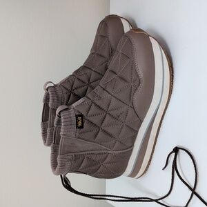 Teva Women's ReEmber Mid Platform Quilted Boots